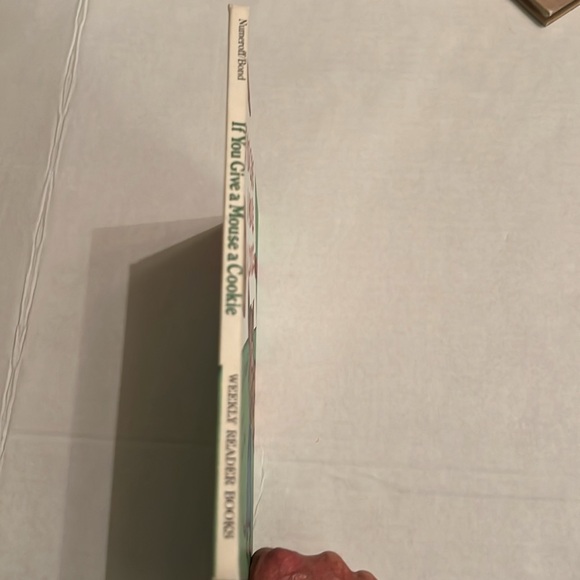 If You Give A Mouse A Cookie Vintage hardcover picture book 1985 EUC - Picture 3 of 5